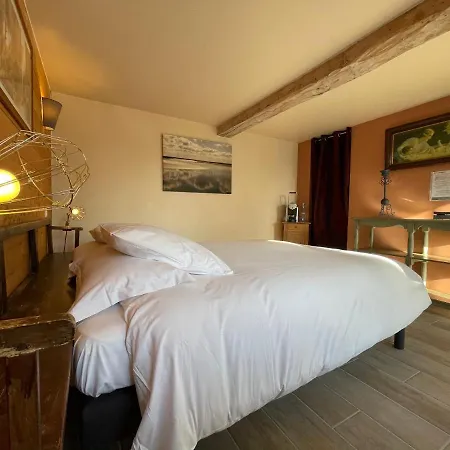 Au Presbytère De 3*
