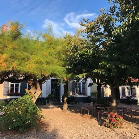 Au Presbytere De Bed & Breakfast